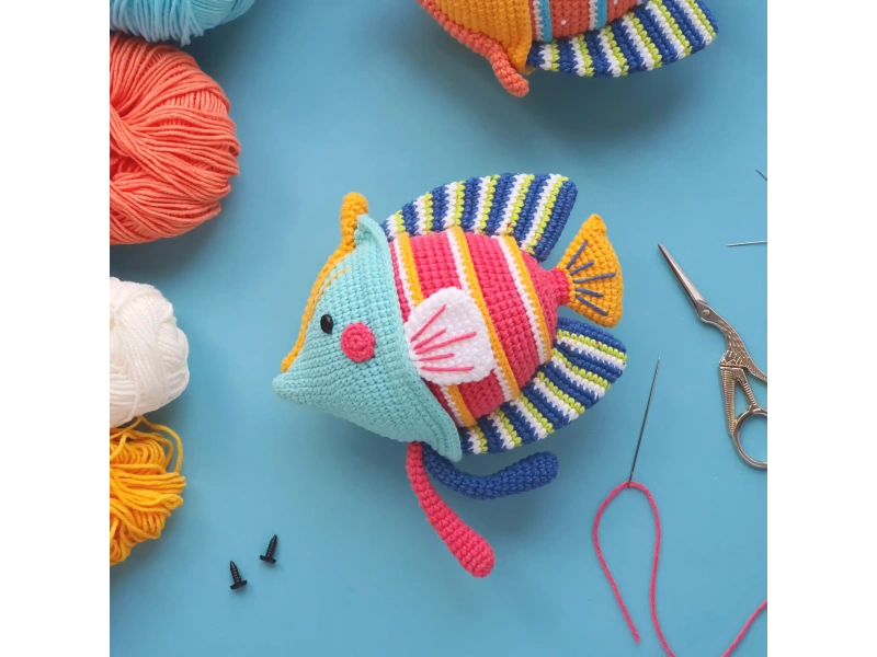 Stripey the Angelfish crochet pattern